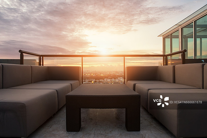 曼谷城市楼顶餐饮休闲场所图片素材