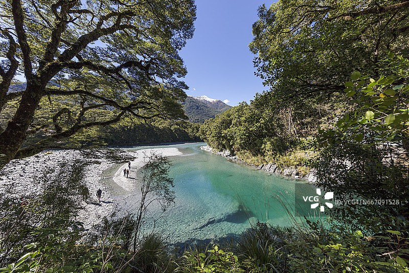 蓝色水池高角度视图图片素材