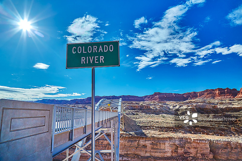 美国犹他州95号公路科罗拉多河大桥。图片素材