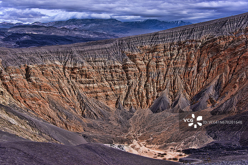 尤比嘻比火山坑图片素材
