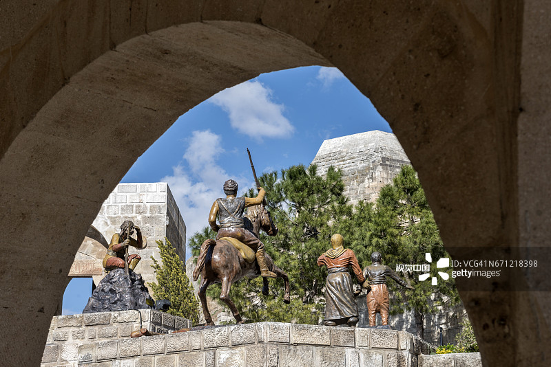 土耳其东南部加济安泰普堡附近的战争场景雕像图片素材