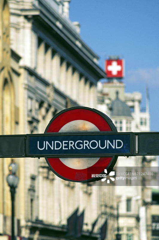 伦敦地铁皮卡迪利广场站标志图片素材