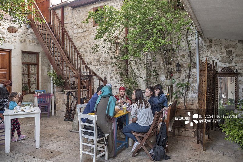 土耳其哈塔伊省安塔基亚老城的咖啡馆图片素材