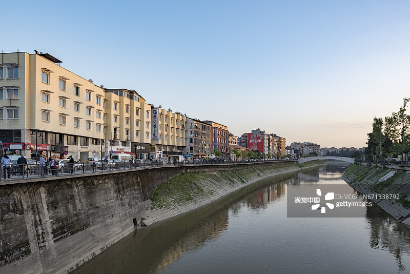 土耳其东南部哈塔伊省，安塔基亚的ASI河沿岸风光图片素材