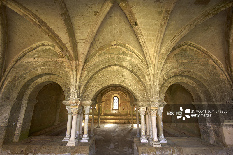 丰弗鲁瓦德修道院回廊图片素材