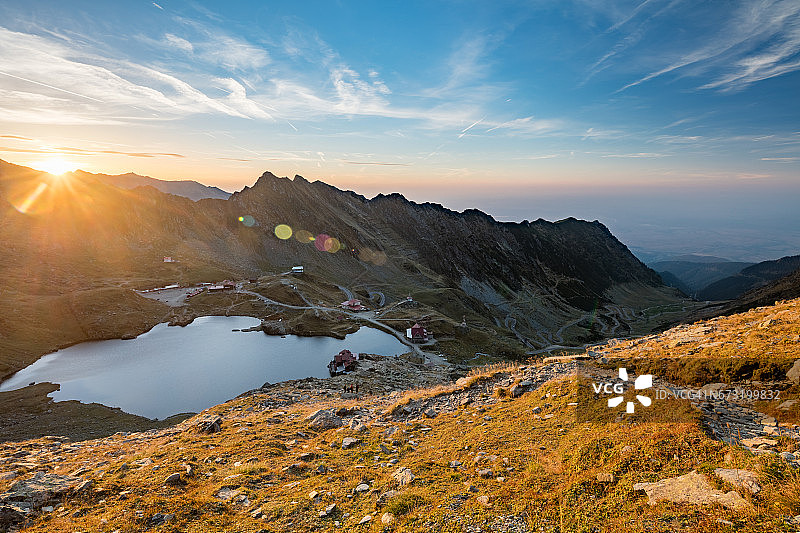 罗马尼亚巴利亚湖与特兰斯法加拉山公路图片素材