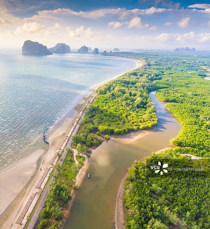 泰国南部海岸线的航拍全景图片素材