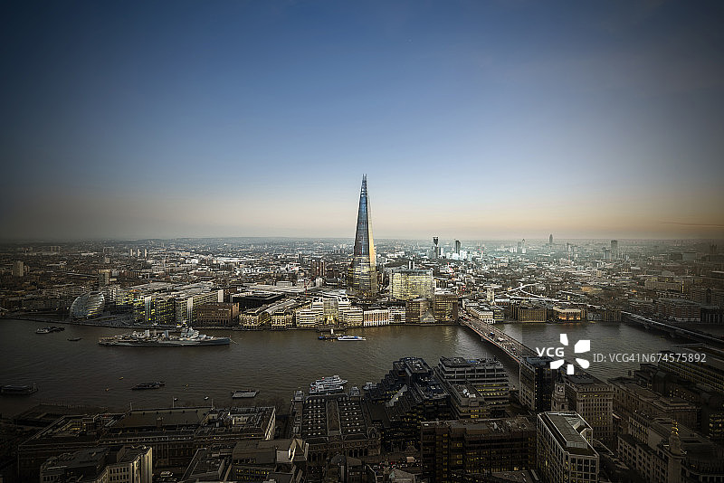 日落下的碎片大厦图片素材