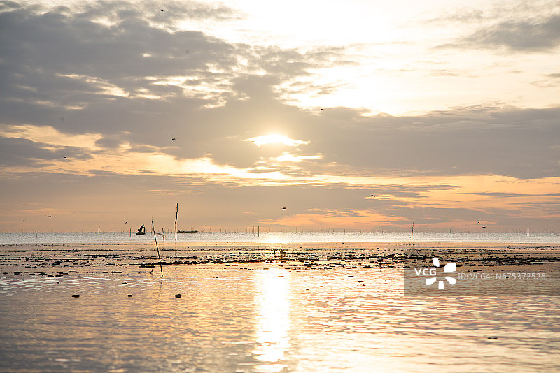泰国天空背景的倒影图片素材