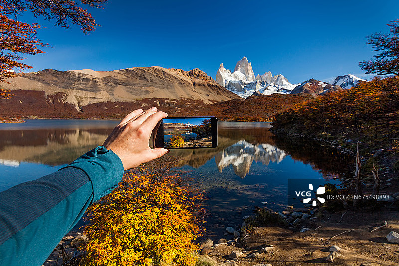 用智能手机拍摄巴塔哥尼亚山脉图片素材
