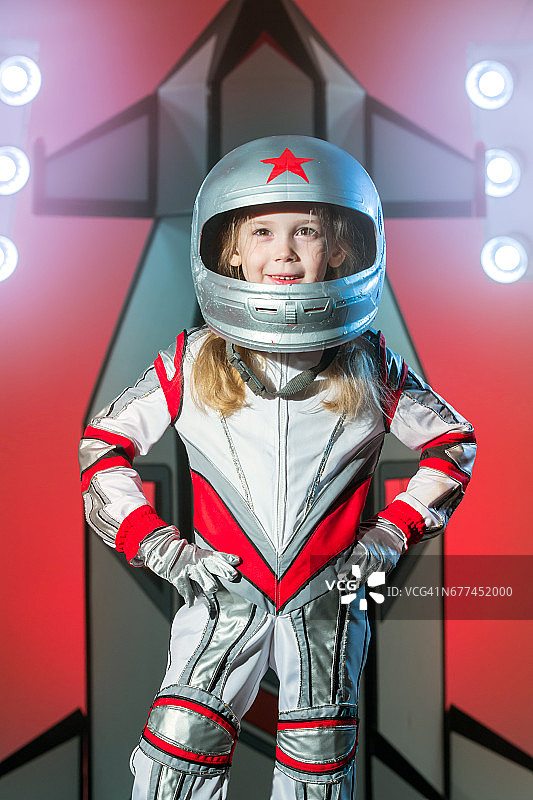 快乐的小女孩宇航员图片素材