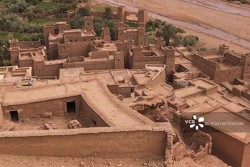 阿伊特·本·哈杜村的黏土柏柏尔房屋图片素材