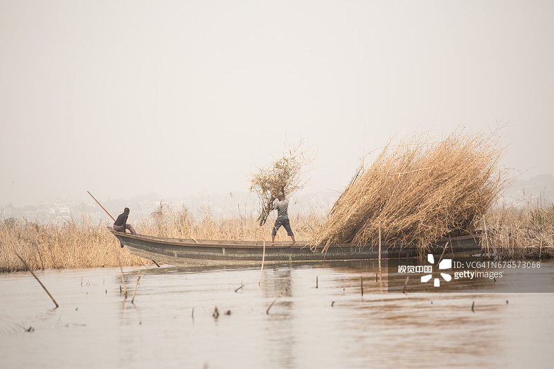 贝宁科托努附近诺奎湖上的甘维耶湖村图片素材
