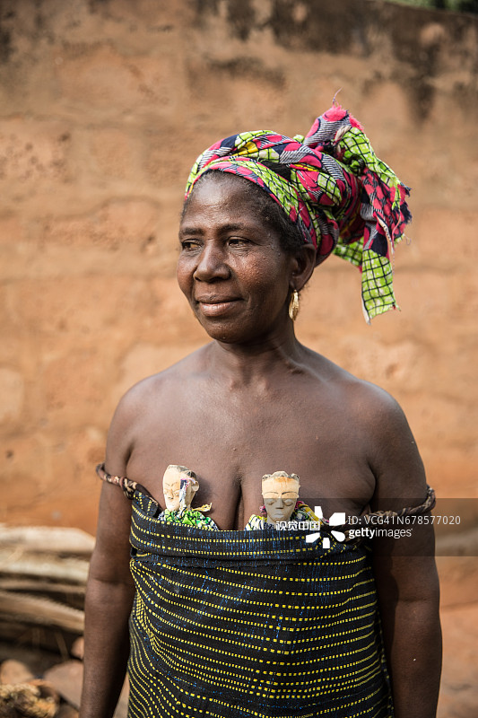 在非洲多哥村庄的女人图片素材