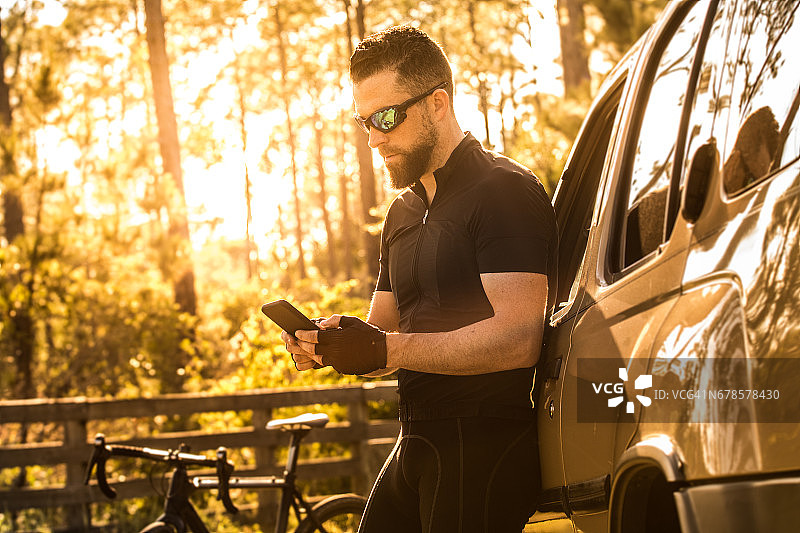 长途骑行之后图片素材