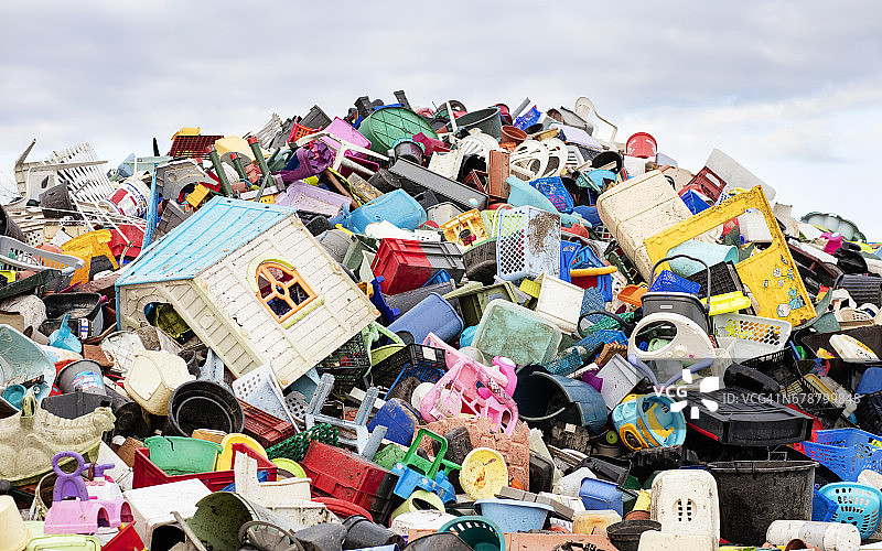 回收厂的塑料制品堆图片素材