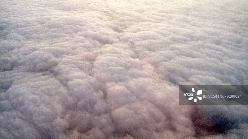 云端之上的景色图片素材