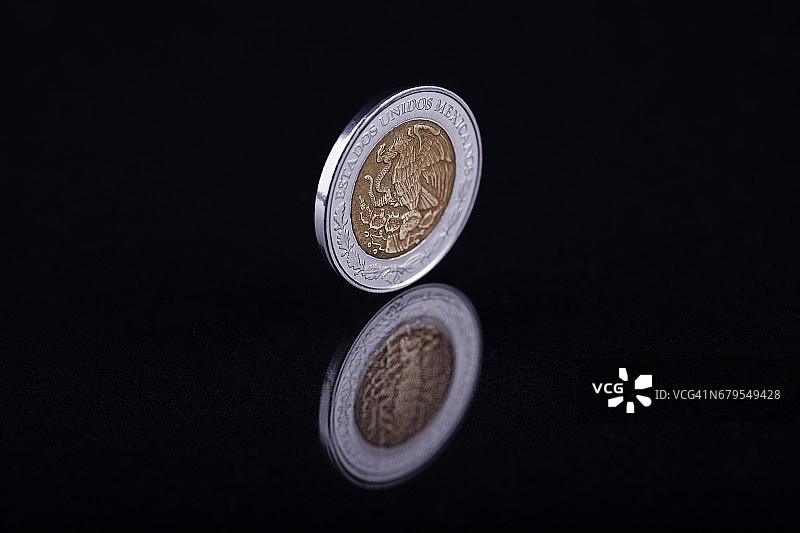 一枚墨西哥比索硬币图片素材