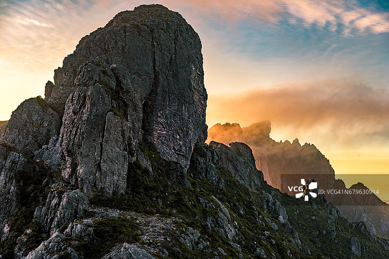 塔斯马尼亚西南部，赫斯珀勒斯山日落美景图片素材