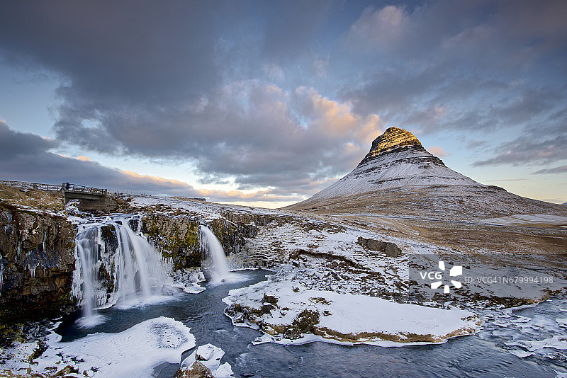 冰岛格伦达菲厄泽教堂山及斯奈山半岛图片素材