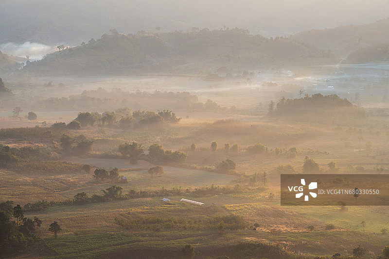 帕尧府冬季乡村风光图片素材