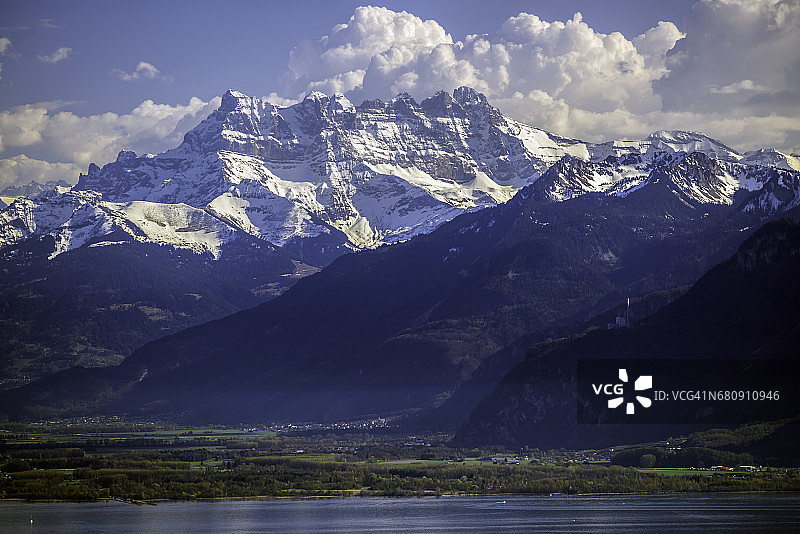 米迪群峰（南方的牙齿）图片素材