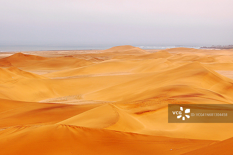 斯瓦科普蒙德附近的壮观纳米布沙漠图片素材