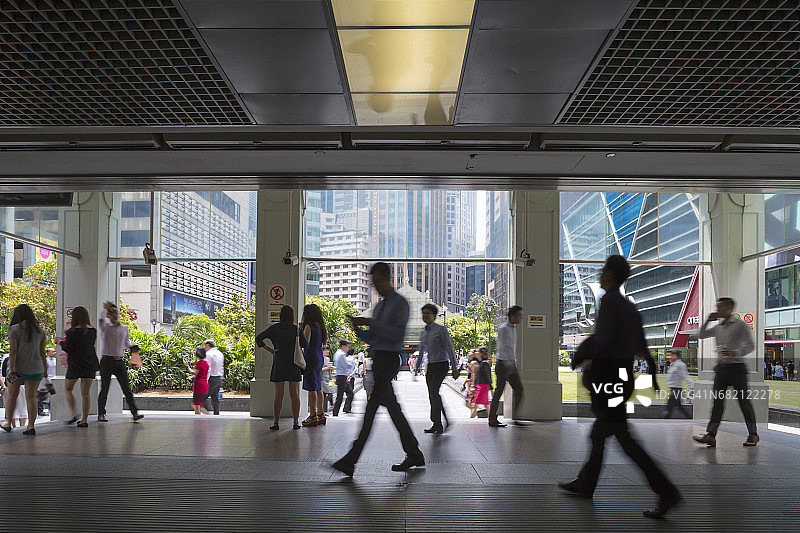 新加坡金融区莱佛士坊地铁站入口图片素材