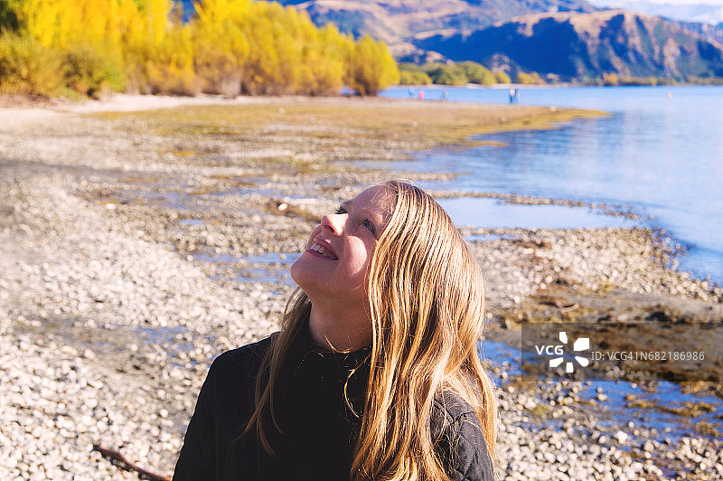 在瓦纳卡湖格伦杜湾的女孩图片素材