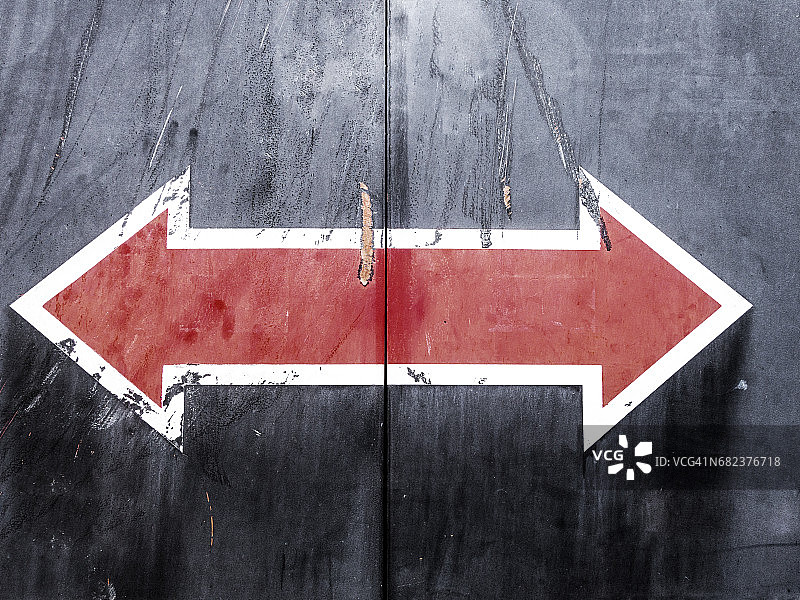 墙上彩绘箭头标志图片素材