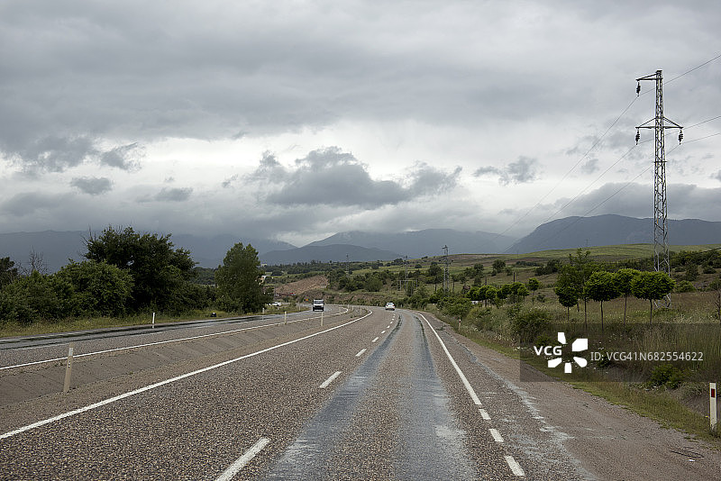 土耳其卡拉比克省萨夫兰博卢附近的公路图片素材