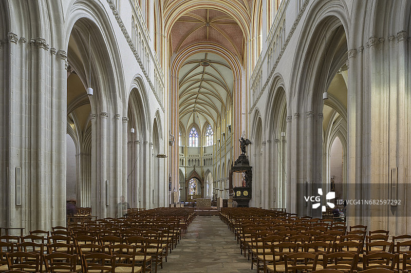 法国坎佩尔大教堂的中殿图片素材