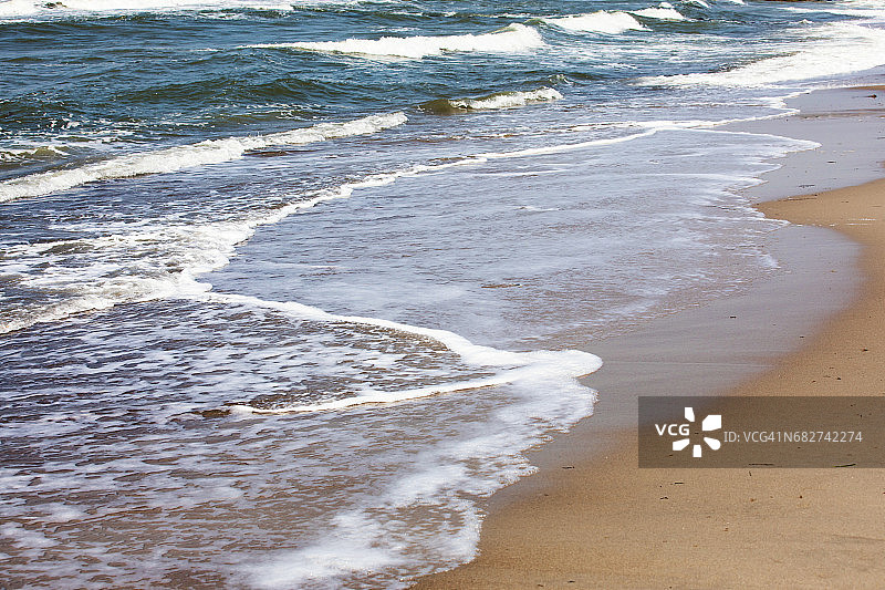 海滩上的波浪图片素材