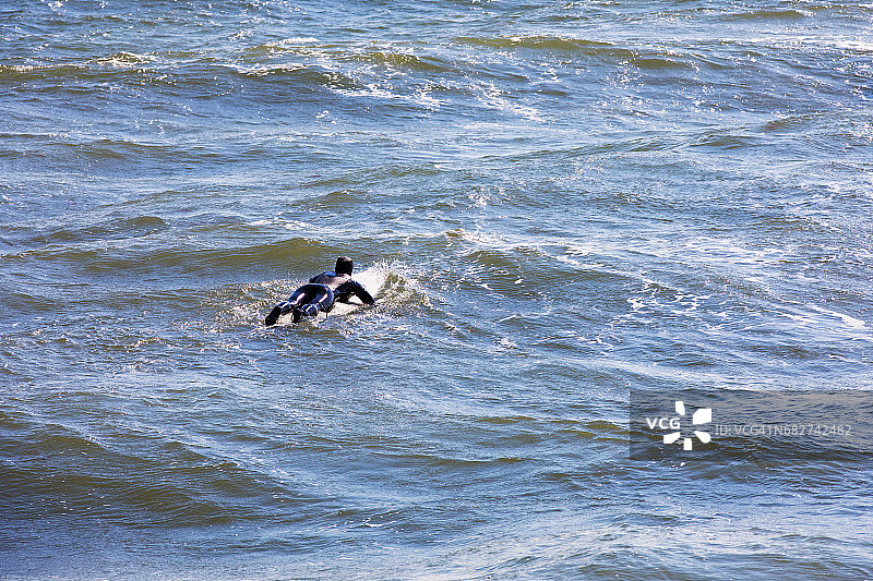 水中休闲风筝冲浪者图片素材