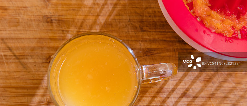 果汁和柠檬榨汁器图片素材