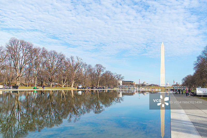 华盛顿纪念碑与倒影池图片素材