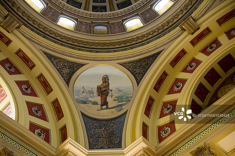 美国蒙大拿州海伦娜市蒙大拿州议会大厦的彩色屋顶图片素材