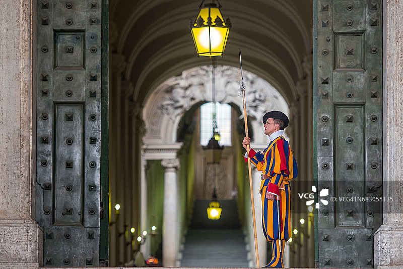 入口前的警卫图片素材