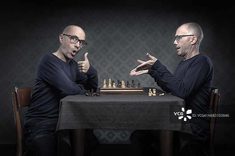 克隆人下棋图片素材