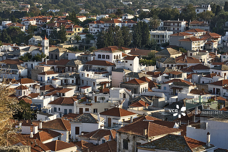 希腊斯波拉泽斯群岛的斯科派洛斯村庄图片素材