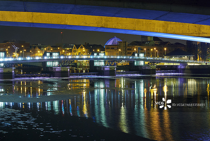 贝尔法斯特拉根河上的桥梁图片素材