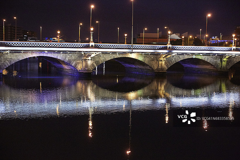 横跨贝尔法斯特拉干河的桥梁图片素材