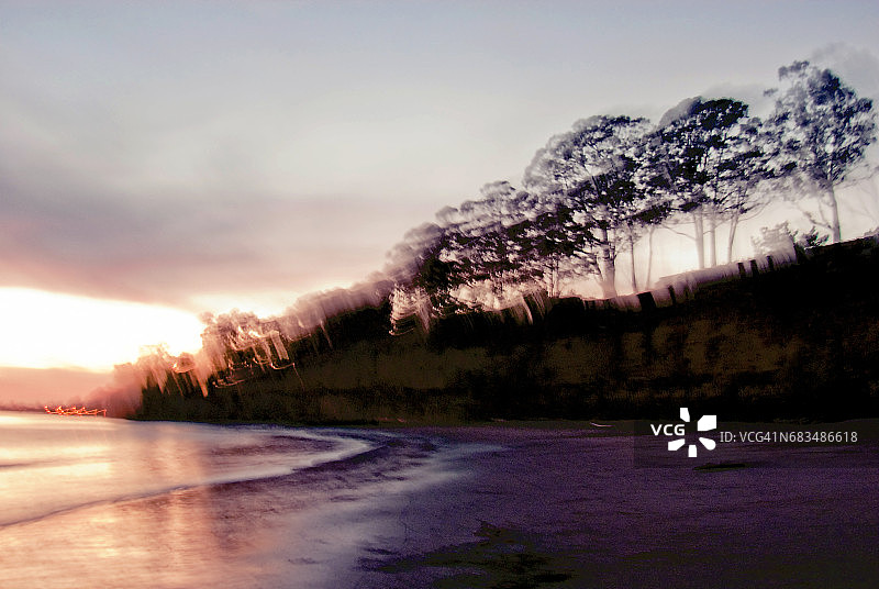 加利福尼亚海岸的绚丽日落图片素材