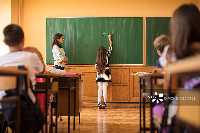 学校课堂上的学生们图片素材