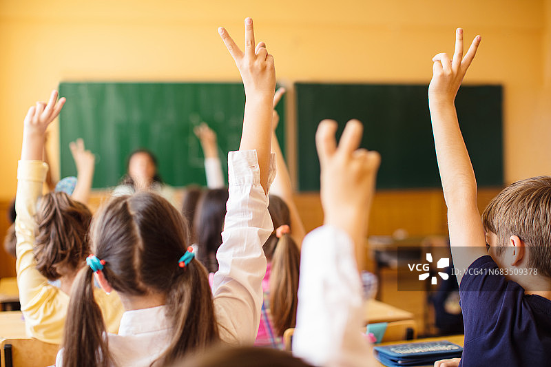 学校课堂上的学生们图片素材