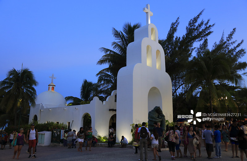 卡门天主教教堂的黄昏图片素材