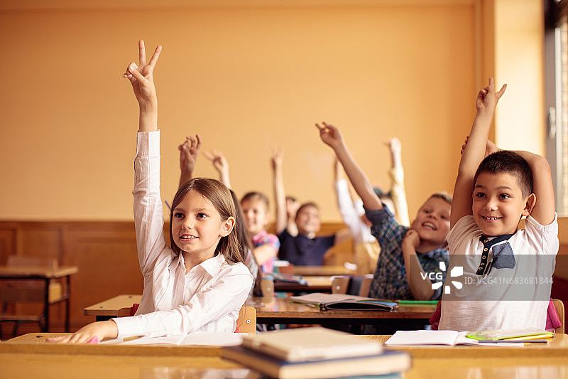 学校课堂上的学生们图片素材