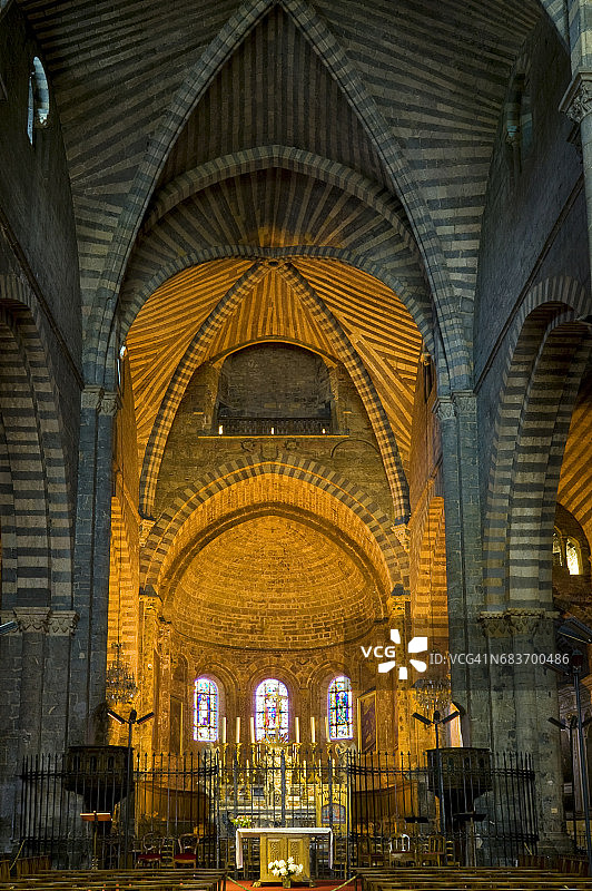 法国昂布兰圣母大教堂图片素材