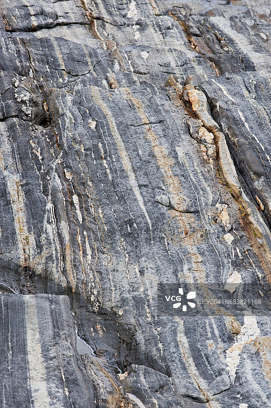缅因州海岸地质，花岗岩、片麻岩和倾斜岩层图片素材