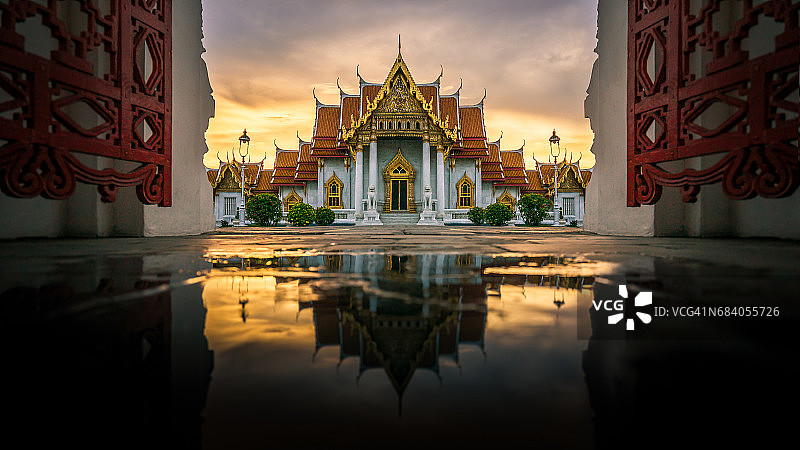 曼谷大理石寺庙（云石寺）倒影图片素材